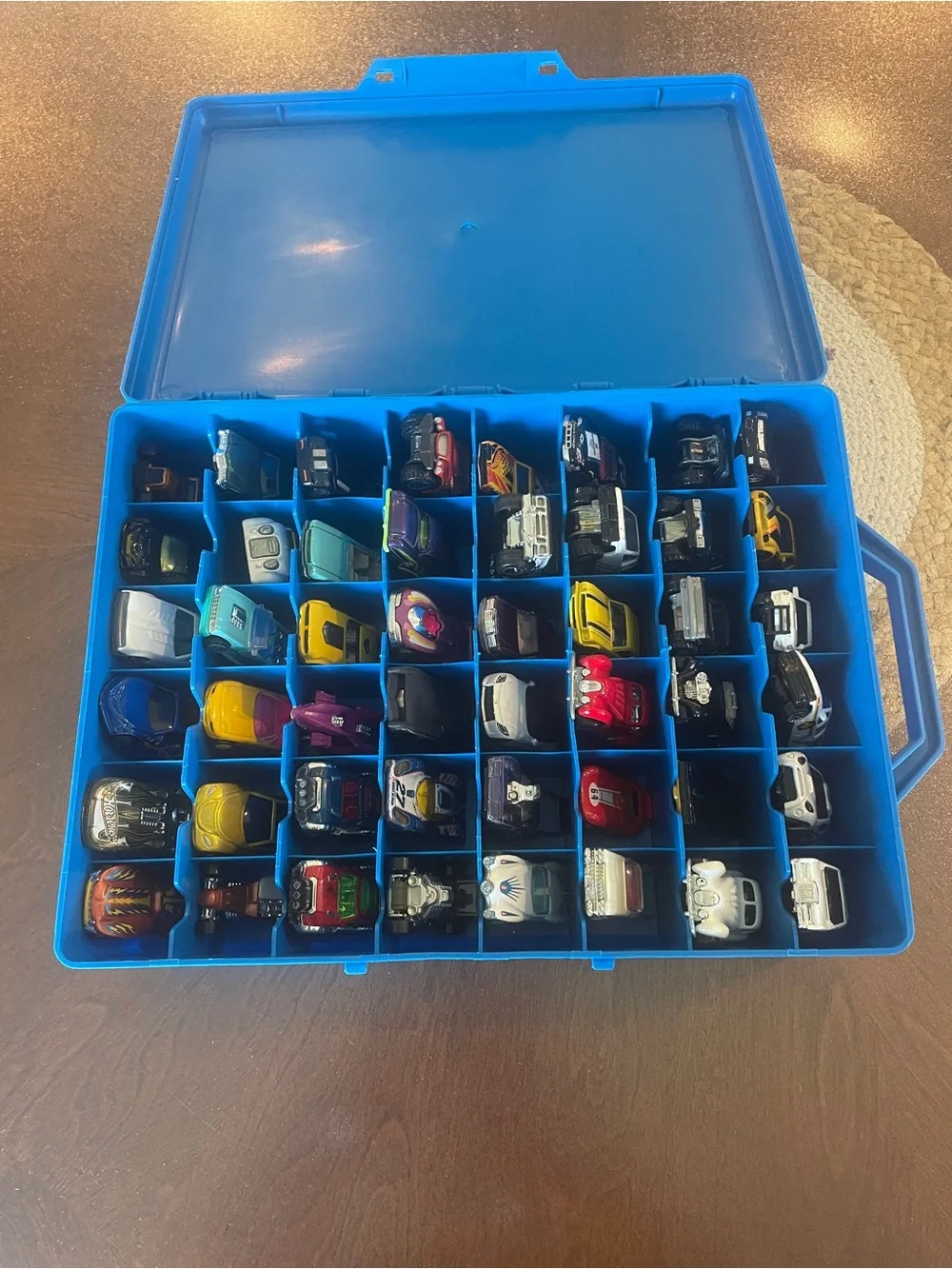 Hot Wheels 2005 48 Car Carrying Case Made In USA + 48 die cast cars & trucks